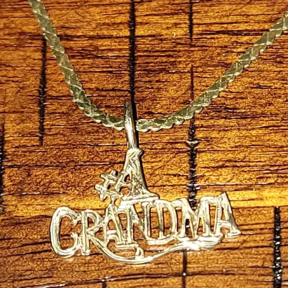 Vintage Pure 14K Yellow Gold "#1 Grandma" Charm with 24" Necklace, Made in Italy - Picture 1 of 9